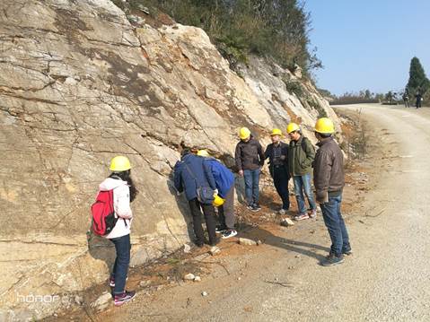 说明: D:\教学\教研室\北碚基地建设暨备课计划2019.12\照片201912\IMG_20191207_103058.jpg