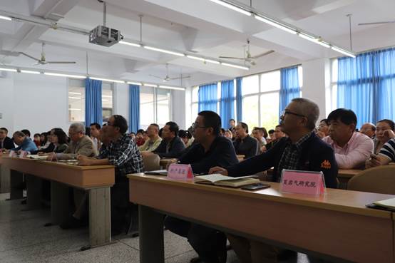 说明: C:\Users\Administrator\Desktop\巫校长讲党课照片(2019.10.18)\巫校长讲党课照片(2019.10.18)\IMG_2590.JPG