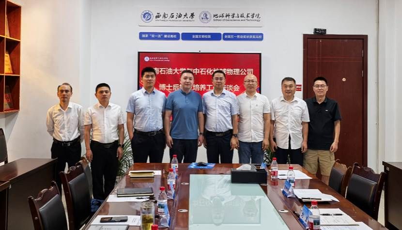 一群人站在桌子边 AI 生成的内容可能不正确。