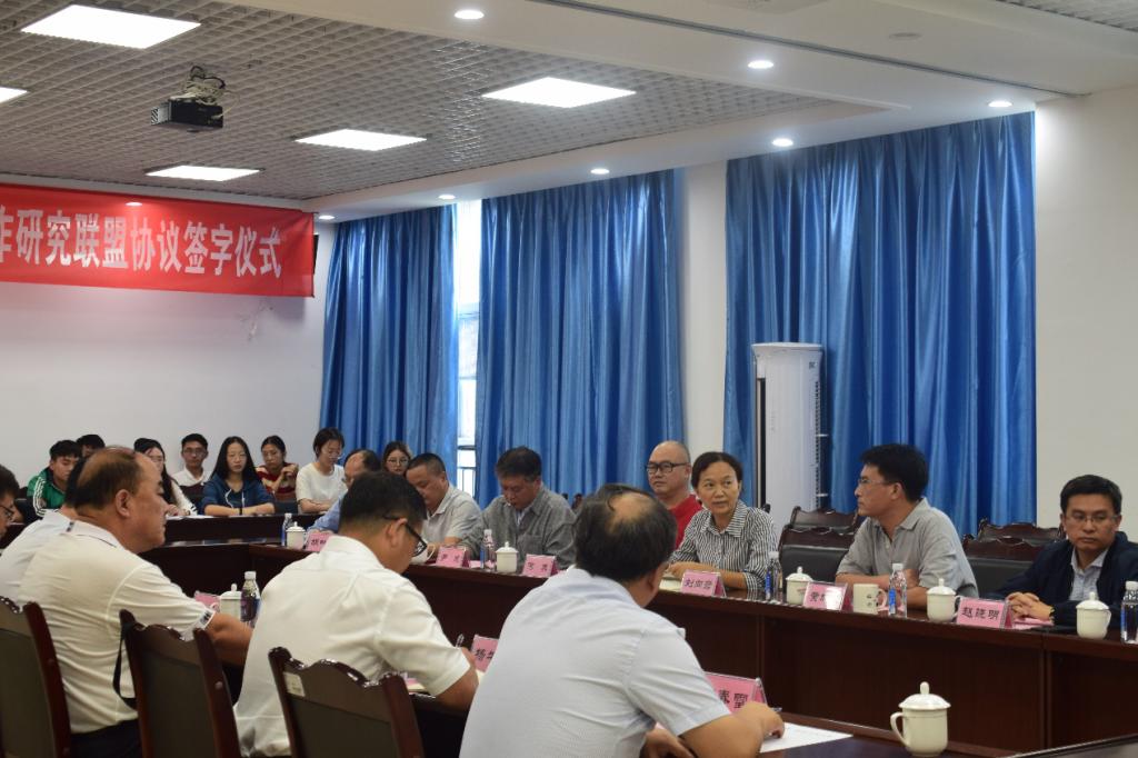 刘向君副校长发言