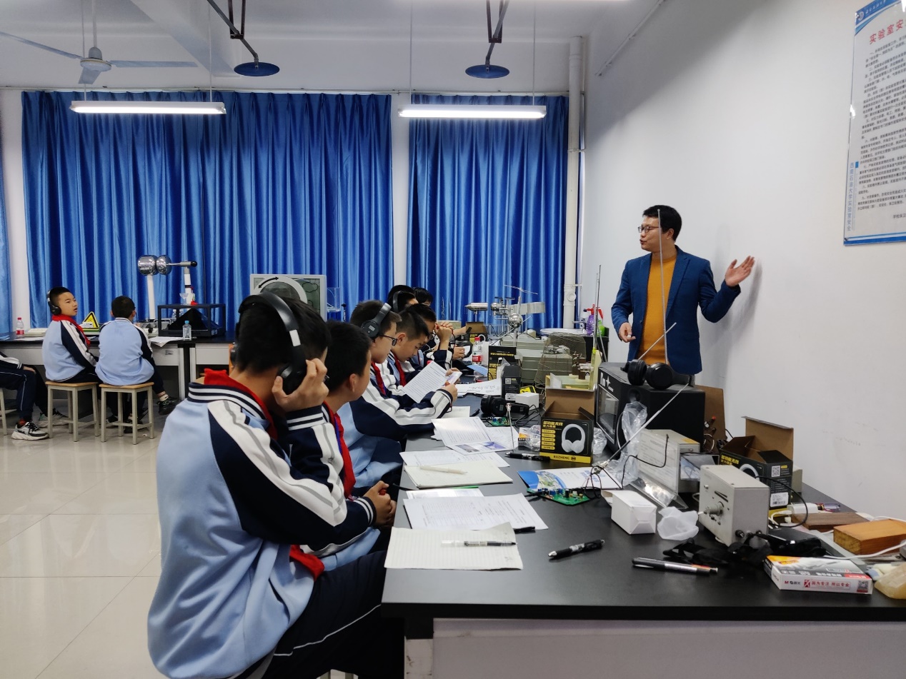https://qungz.photo.store.qq.com/qun-qungz/V51j9IbW3iPsF11C0UlW1WKIyP48kp9d/V5bCQA3MDQzMTI1MjSRSoBkX4.RFQ!!/800?ek=1&kp=1&w5=2133&h5=1600&pt=7#sce=21-1-1&rf=groupPhoto