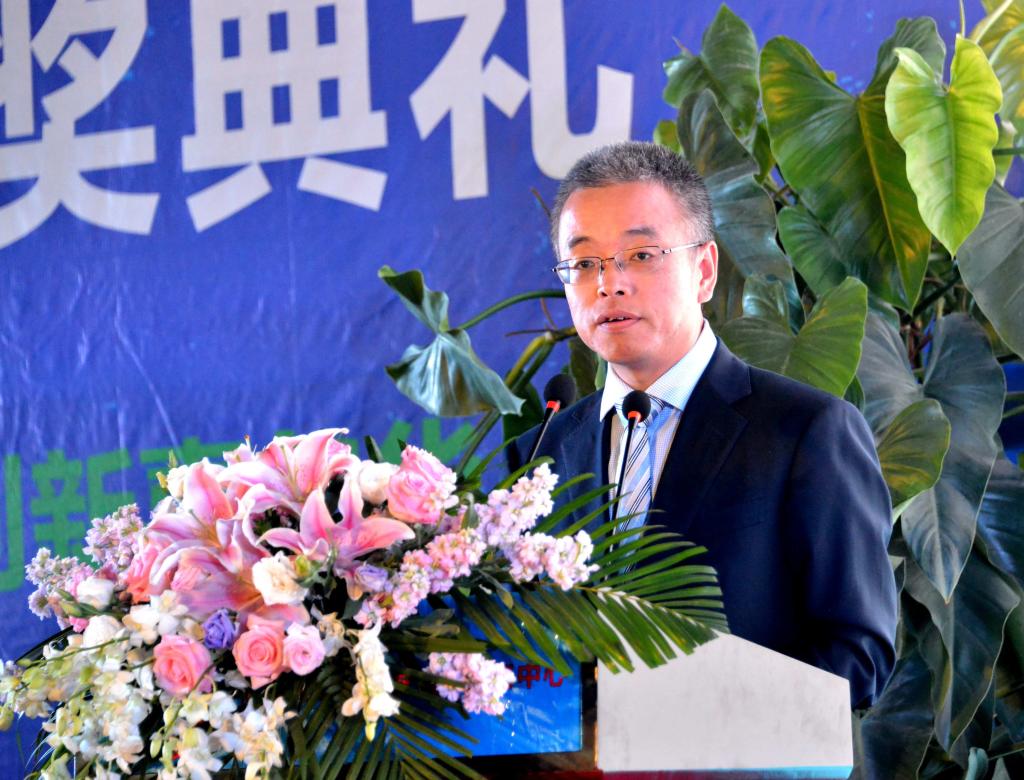 企业家代表马德富做主题发言