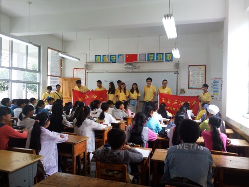 实践队与同学见面