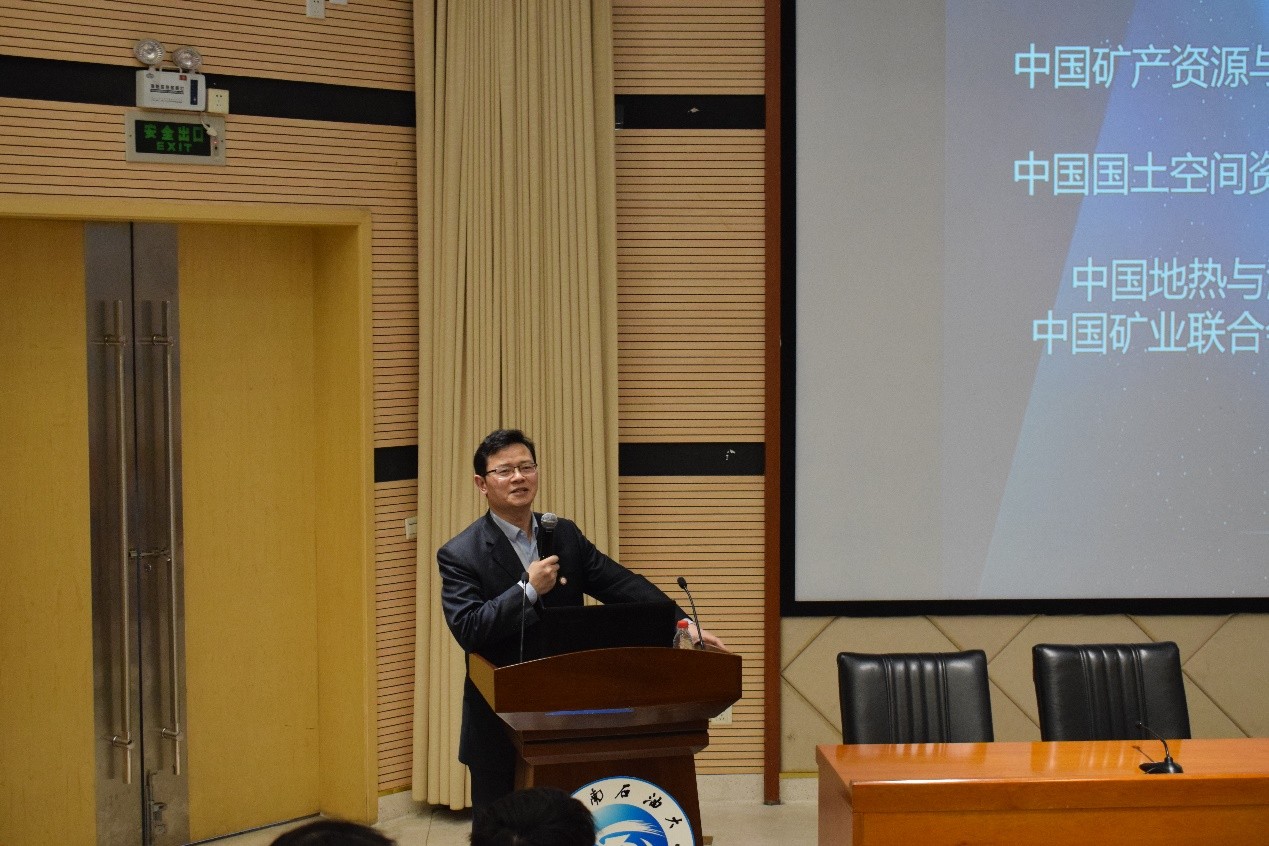 副院长范翔宇教授主持分享会