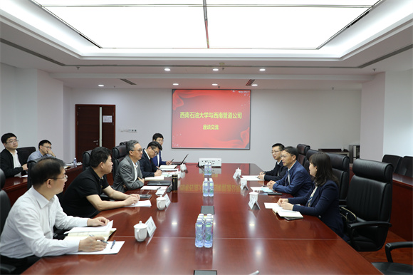 座谈会.jpg