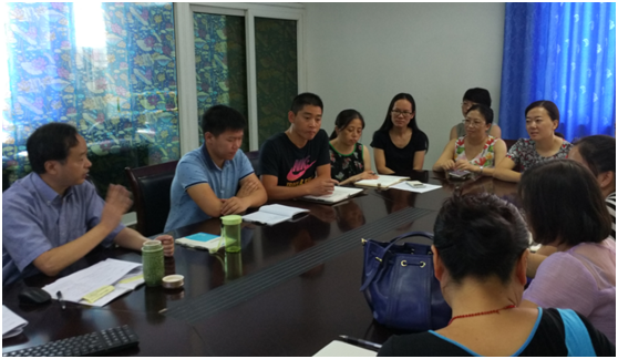 英语专业教师参与会议