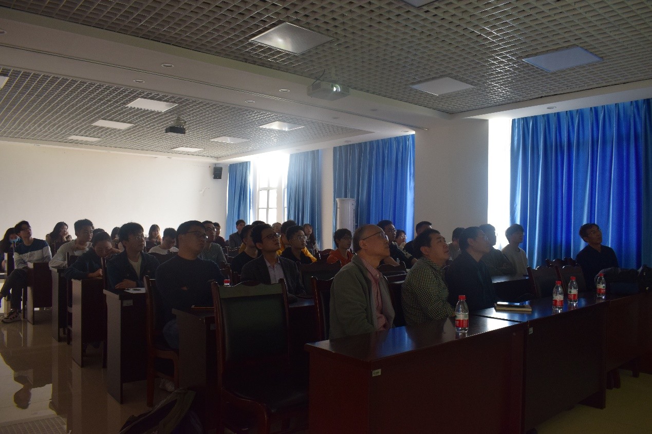 地科院老师和研究生积极参与会议