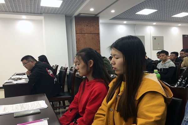 支部正式党员、预备党员对汇报同学打分