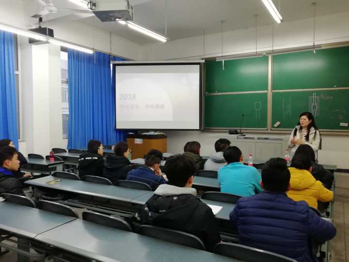 图二:瑜喻老师进行指导