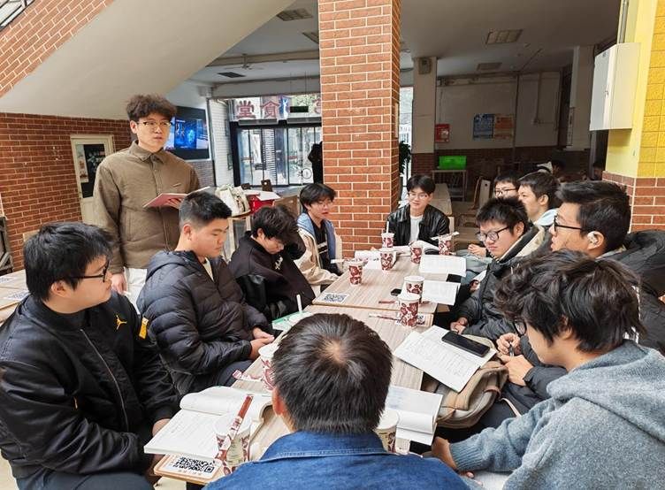 4A8565801B5310A4652C0D0A94A179E2