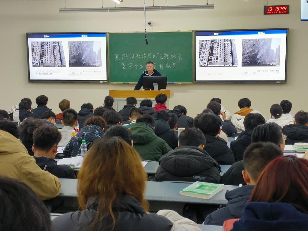 D187B1CFAD1694B65D04AB328B80BAF3