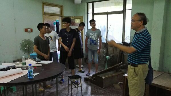 朱书记与实习生交流