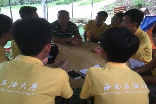 周书记正在为大家讲解