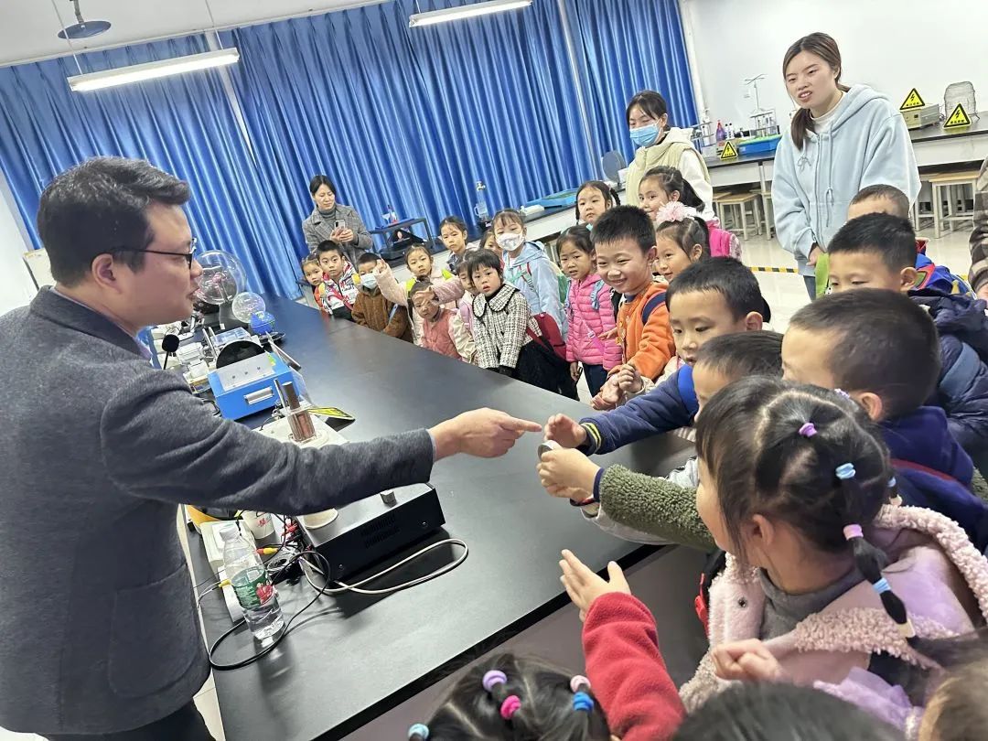 https://mmbiz.qpic.cn/sz_mmbiz_jpg/ZfCZicghazYicmWpib5k7ahUJN9H5QI8Yy6gVHicDGoPEEG9pRmORqqXI0nGyp3kEkQ5sFPG8NoBj1xxbGPl8e2ibDw/640?wxfrom=5&wx_lazy=1&wx_co=1
