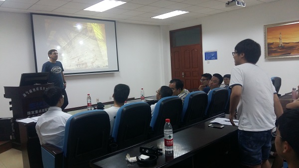 米哈依·博帕博士与学生现场交流