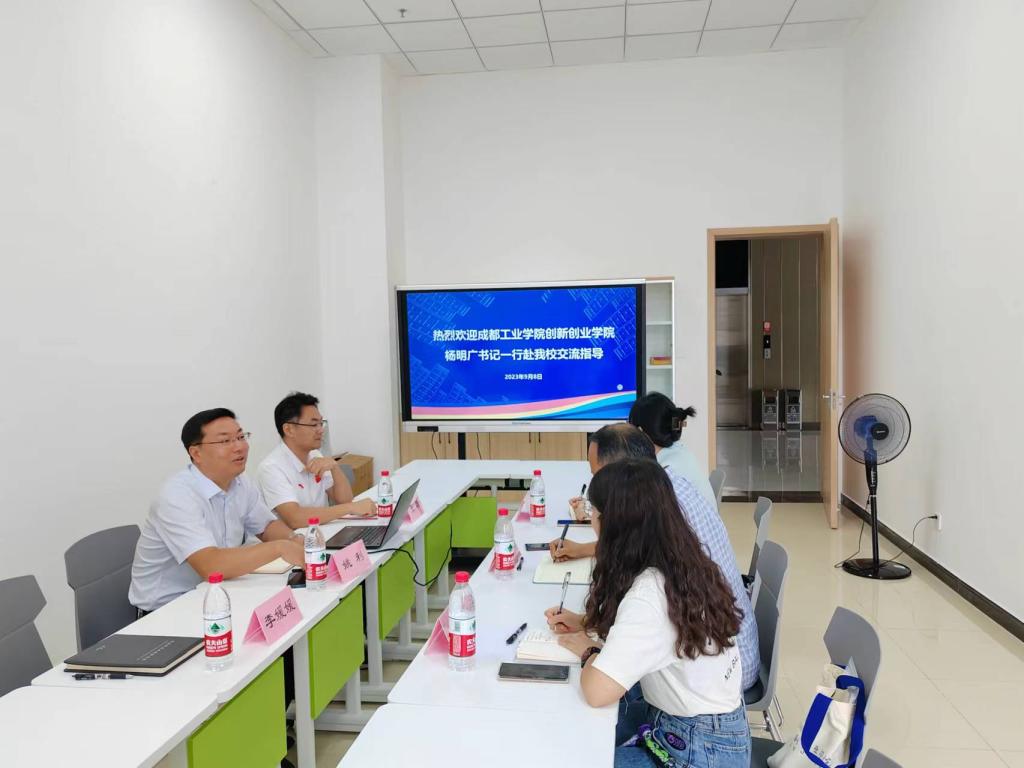 座谈会照片.jpg