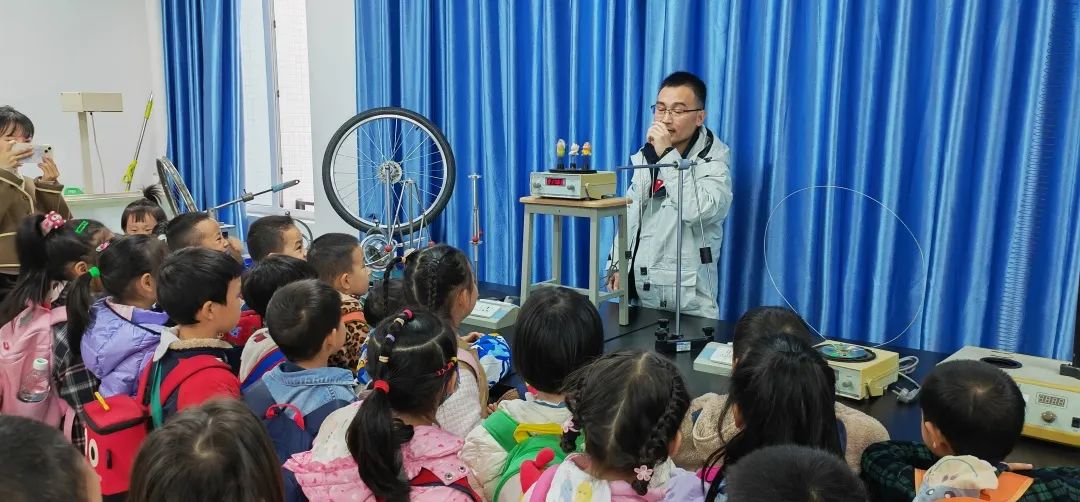 https://mmbiz.qpic.cn/sz_mmbiz_jpg/ZfCZicghazYicmWpib5k7ahUJN9H5QI8Yy6Lr7wclrZQQGuo0E6WByib4NHPRwBhiat2Act6oTdyDdvDpEhk8U1WFjQ/640?wxfrom=5&wx_lazy=1&wx_co=1