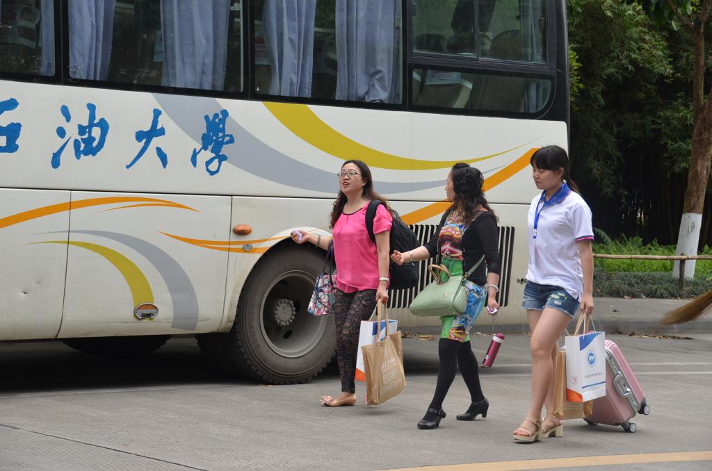 引导组陪同
