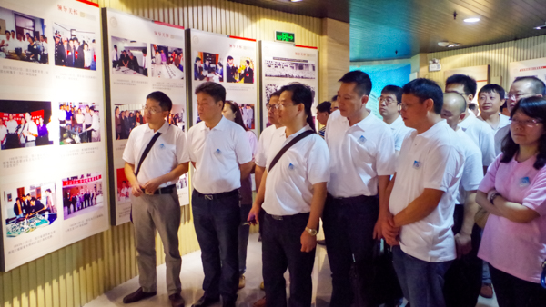 矿机90参观校史馆