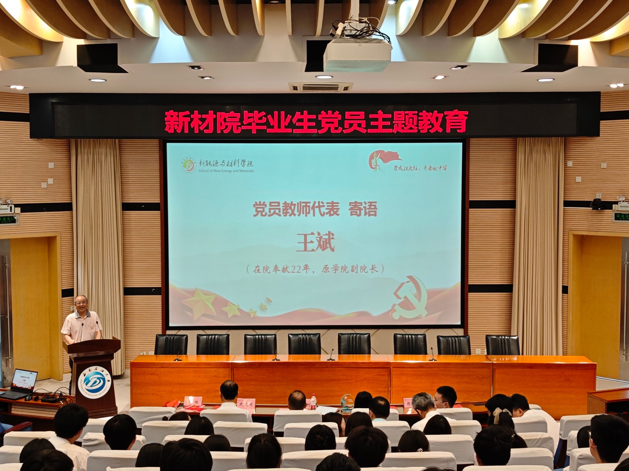 会议室里的人们AI 生成的内容可能不正确。