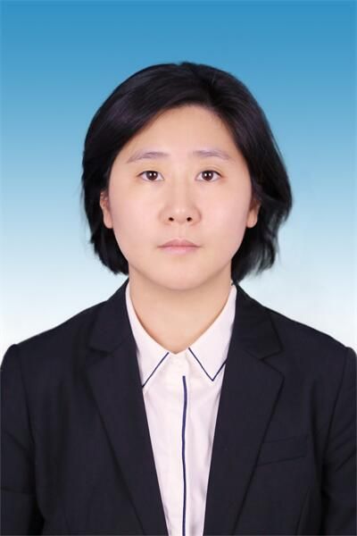 穿着西装笔挺的男子AI 生成的内容可能不正确。