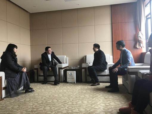 图片包含 室内, 墙壁, 地板, 人员
已生成极高可信度的说明