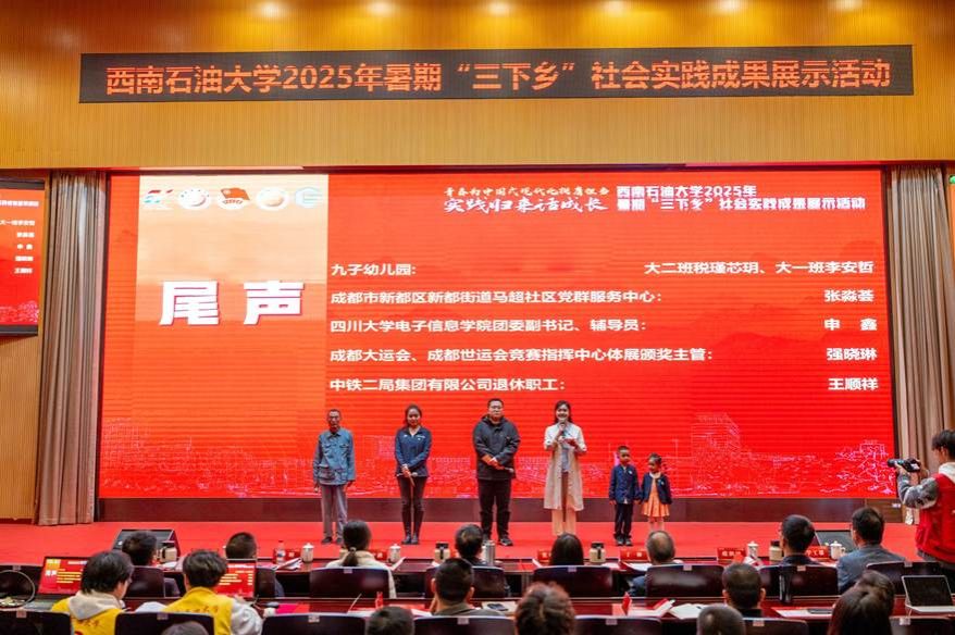 图片包含 游戏机, 建筑, 礼堂 AI 生成的内容可能不正确。