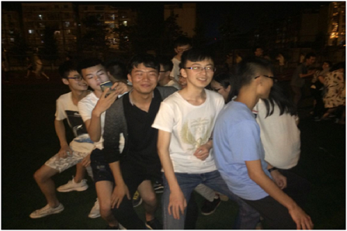 “围圈坐”游戏