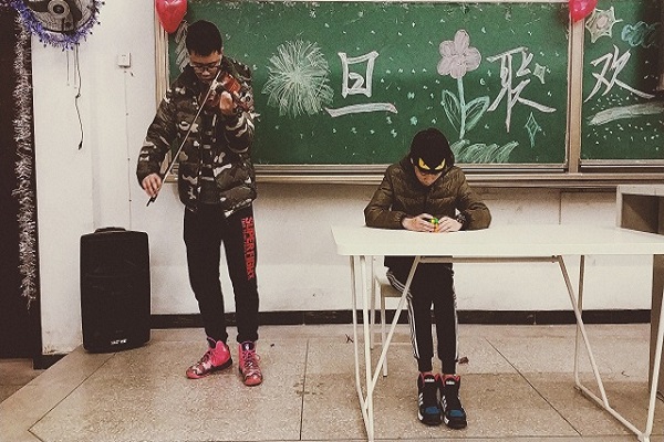 小提琴演奏及魔方盲拧