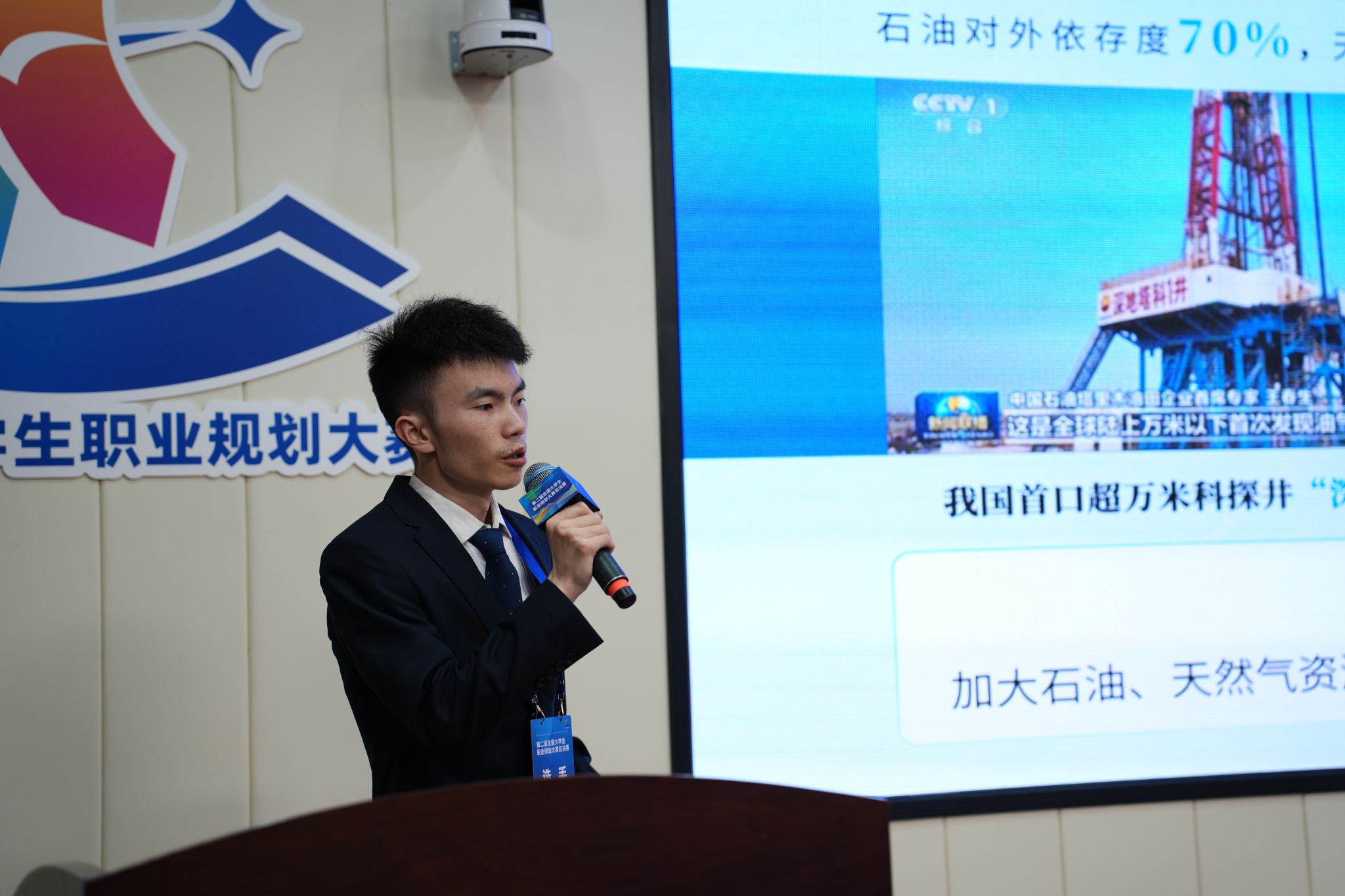 罗一梁.jpg 罗一梁.jpg