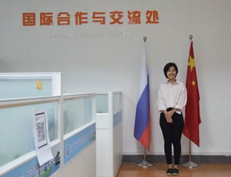 说明: 汉服女
