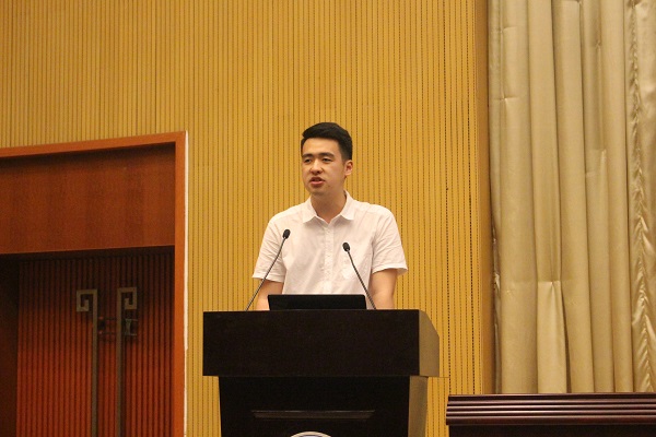 学霸代表刘益华做分享