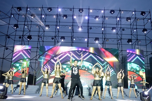 开场舞《舞动青春》