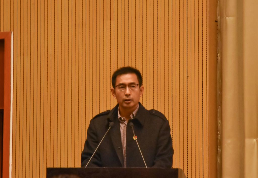 学工部(研工部)部长蒲勇宣读《关于表彰2017年“挑战杯”西南石油大学大学生课外学术科技作品竞赛优秀组织单位、获奖作品和先进个人的决定》