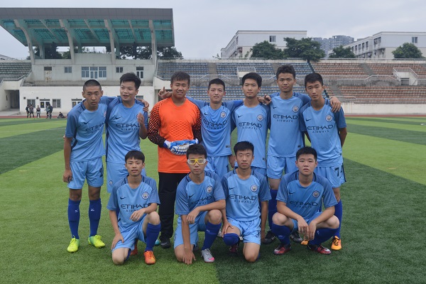 足球队合影