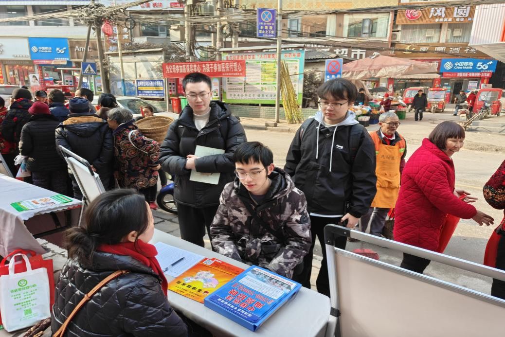 达州归巢实践队赴达州市参加市人社局主办“暖春送岗位 帮扶惠民生”当地促就业活动咨询企业