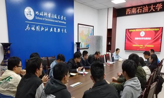 一群人在开会描述已自动生成