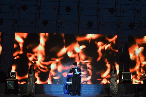 魔术《鸽剧魅影》