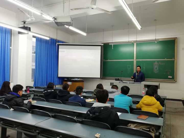 图一:社团联主席孙雨进行总结