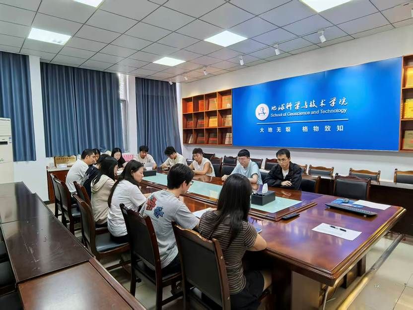 会议室里的人们 AI 生成的内容可能不正确。