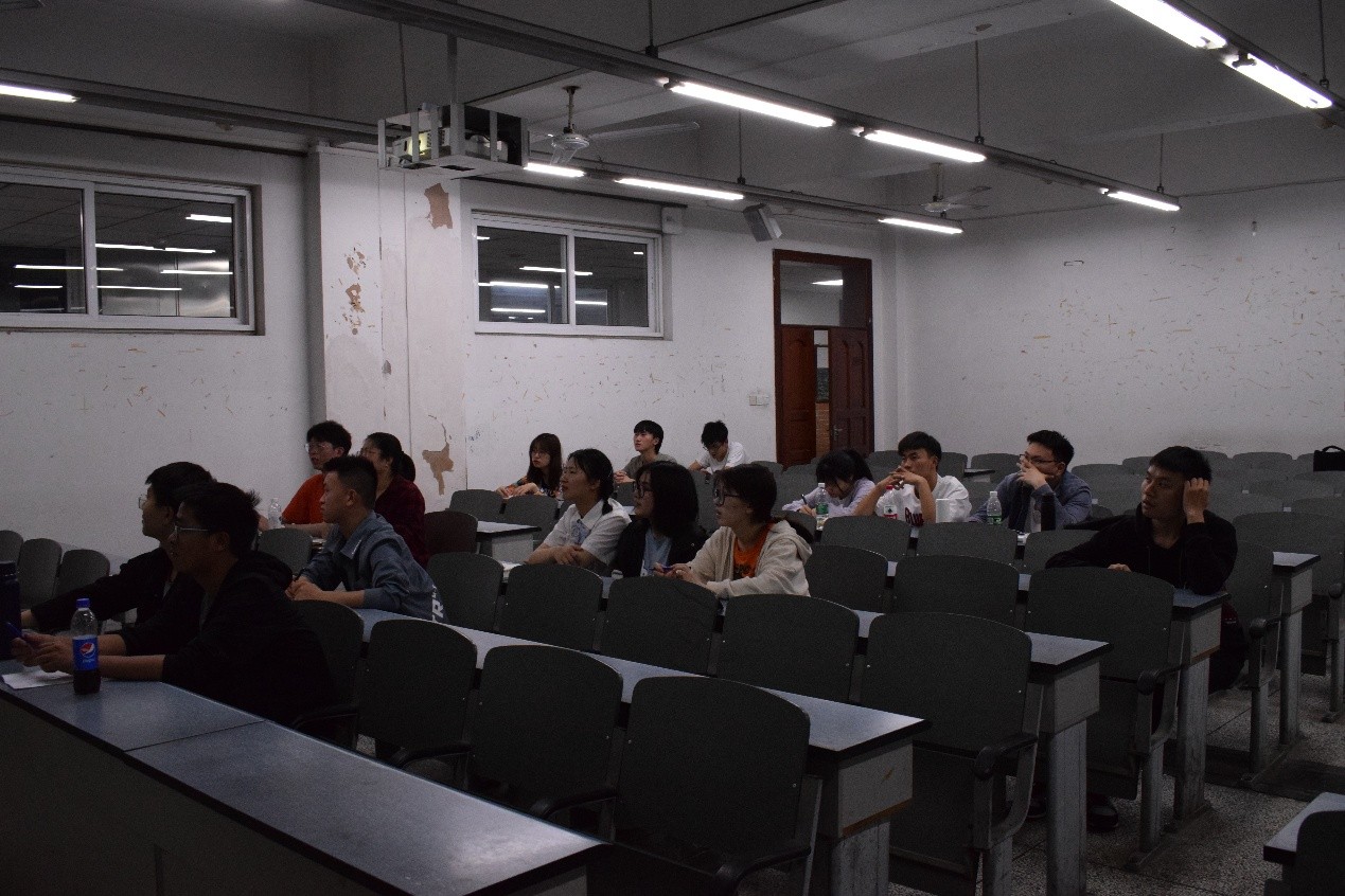 与会同学认真聆听 与会同学认真聆听