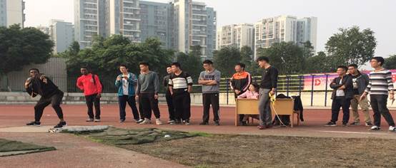 图片包含 地面, 天空, 户外, 草
已生成极高可信度的说明