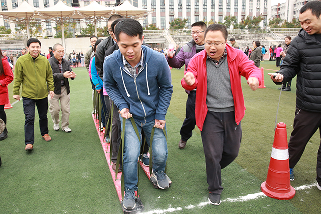 有轨电车比赛中