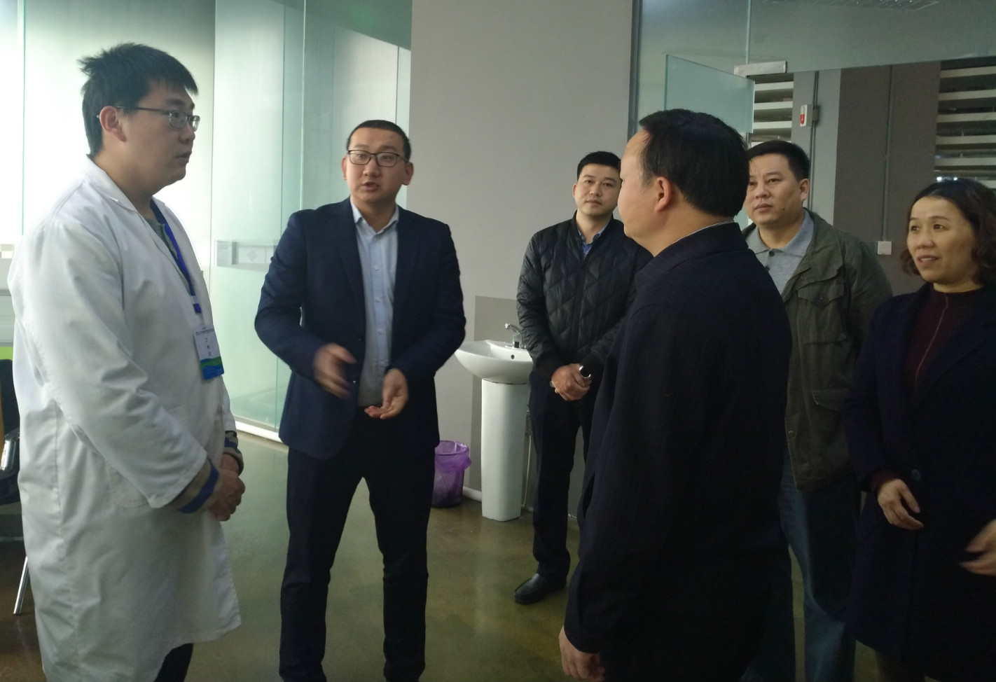 我院2015级研究生丁龙为新都区委书记许兴国汇报