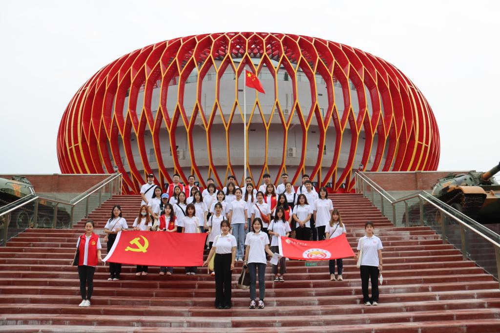 百年党史馆合照.JPG