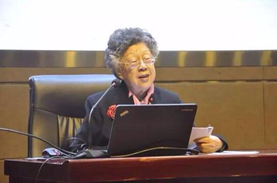 北京师范大学资深教授、中国文化国际传播研究院院长黄会林先生