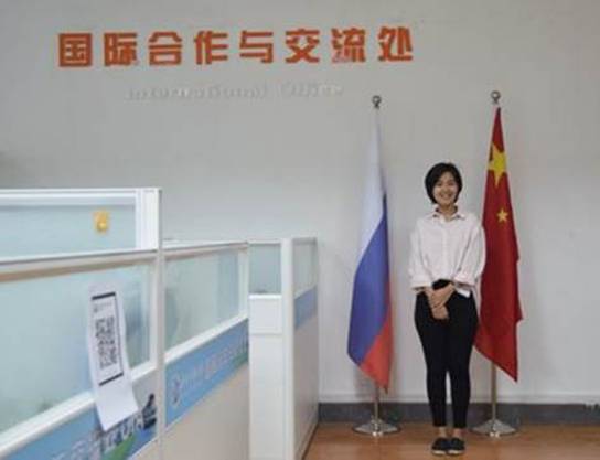 说明: 汉服女