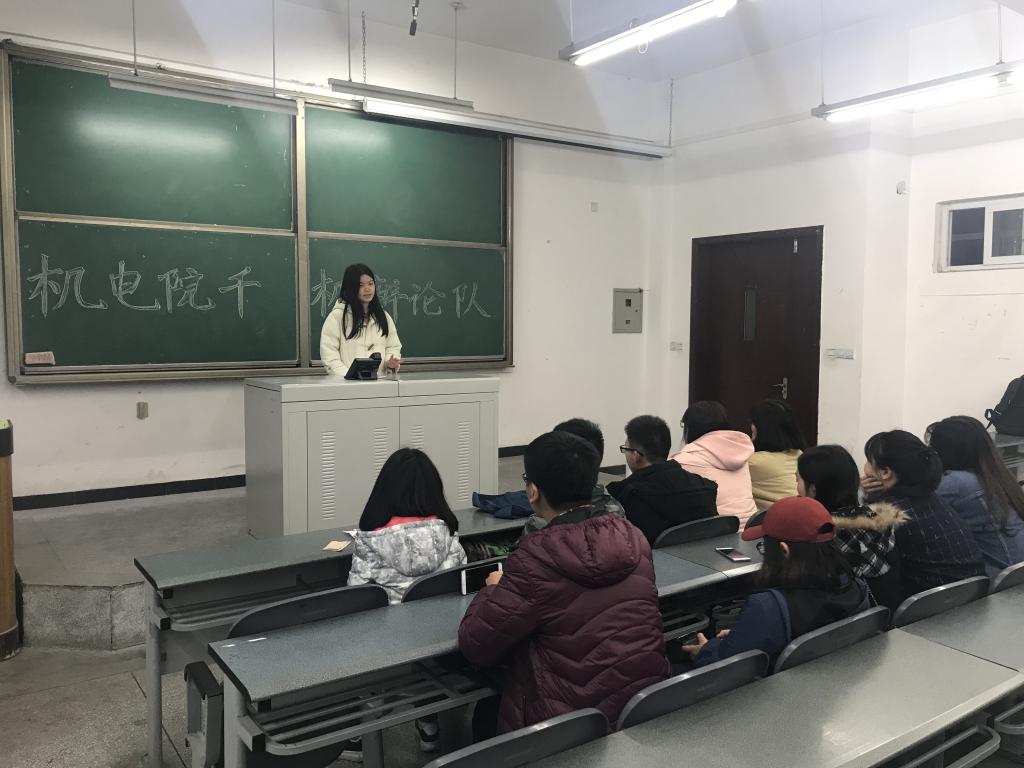 队长进行讲解