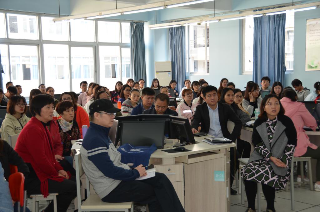 收看十九大开幕会现场(二)