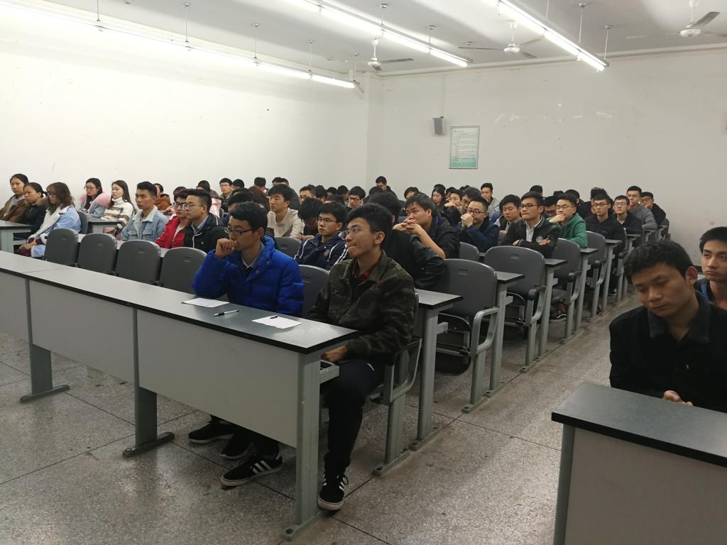 图 2同学们听讲